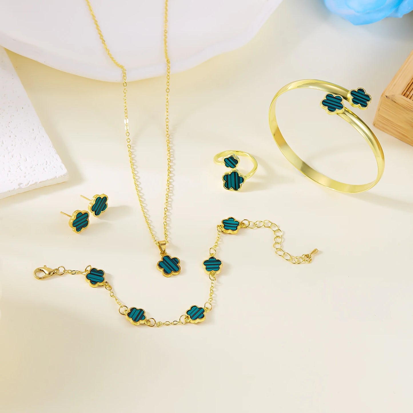 bracelet en or a fleure