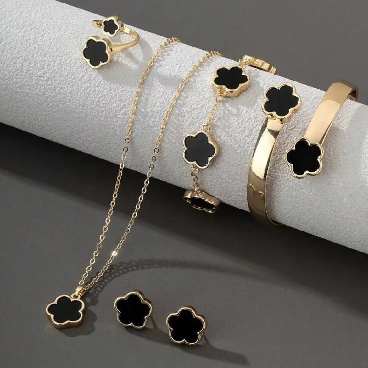 bracelet en or a fleure
