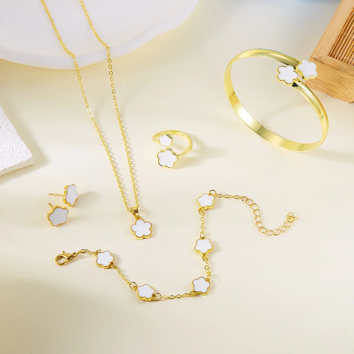 bracelet en or a fleure
